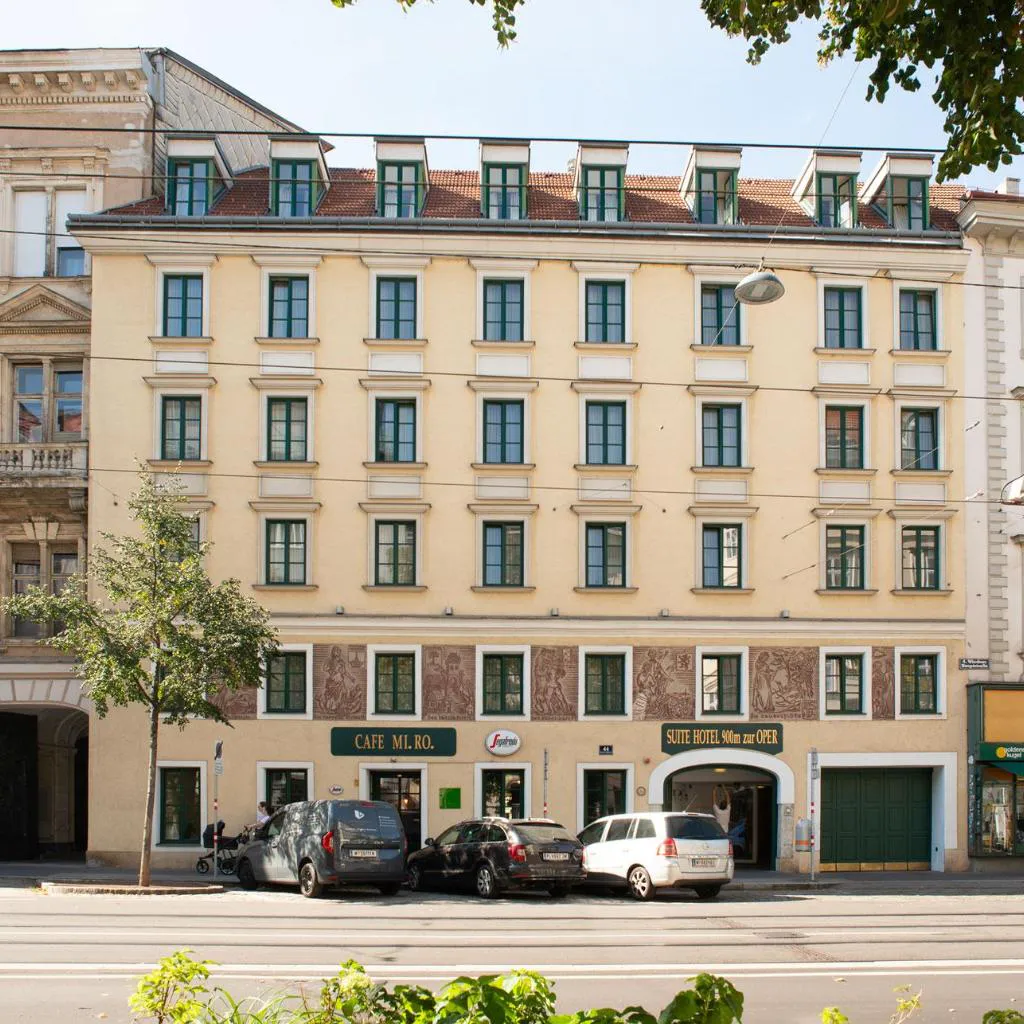 Photograph of Suite Hotel 900m zur Oper