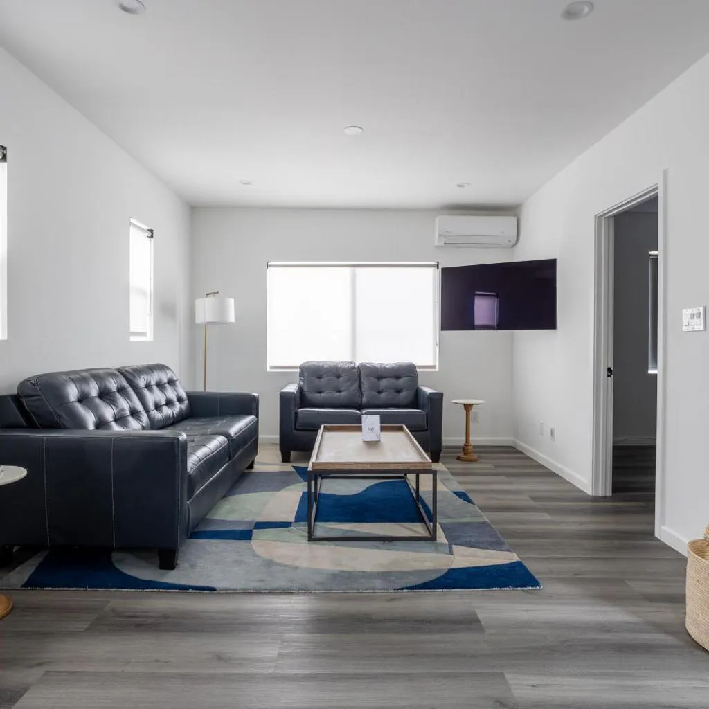 Photograph of Bungalow w Free Parking 4 min from SoFi, 8min from airport