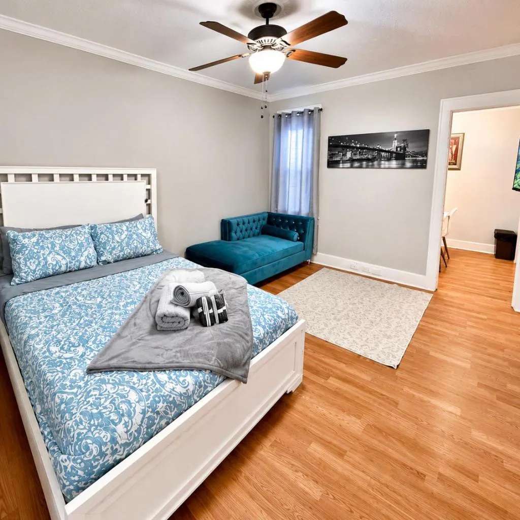 Photograph of Downtown Houston Studio - Walk to Toyota Center