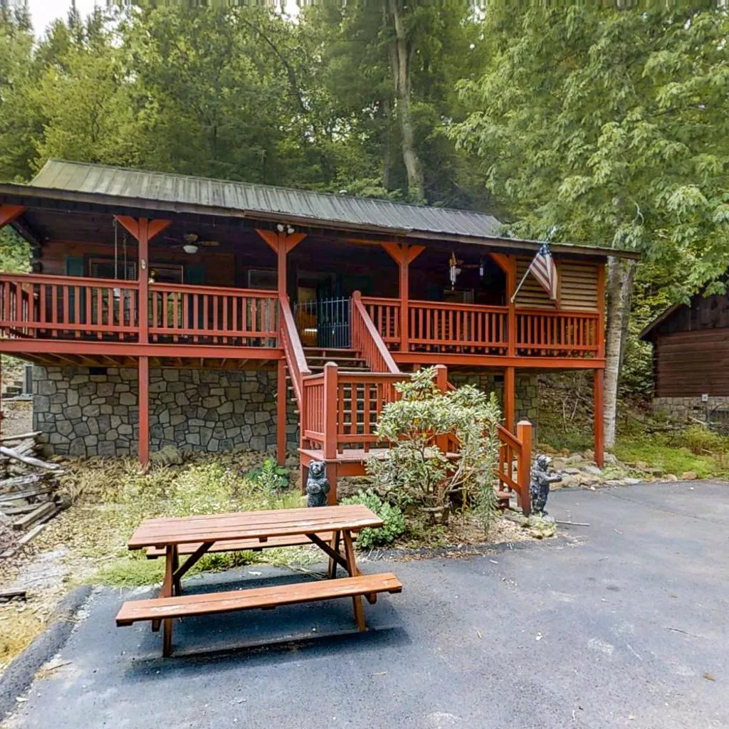 Photograph of Charming Log Cabin N Bears Creek Sleeps 4