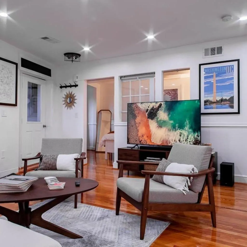 Photograph of Fancy 1-BR in Central Location Parking available