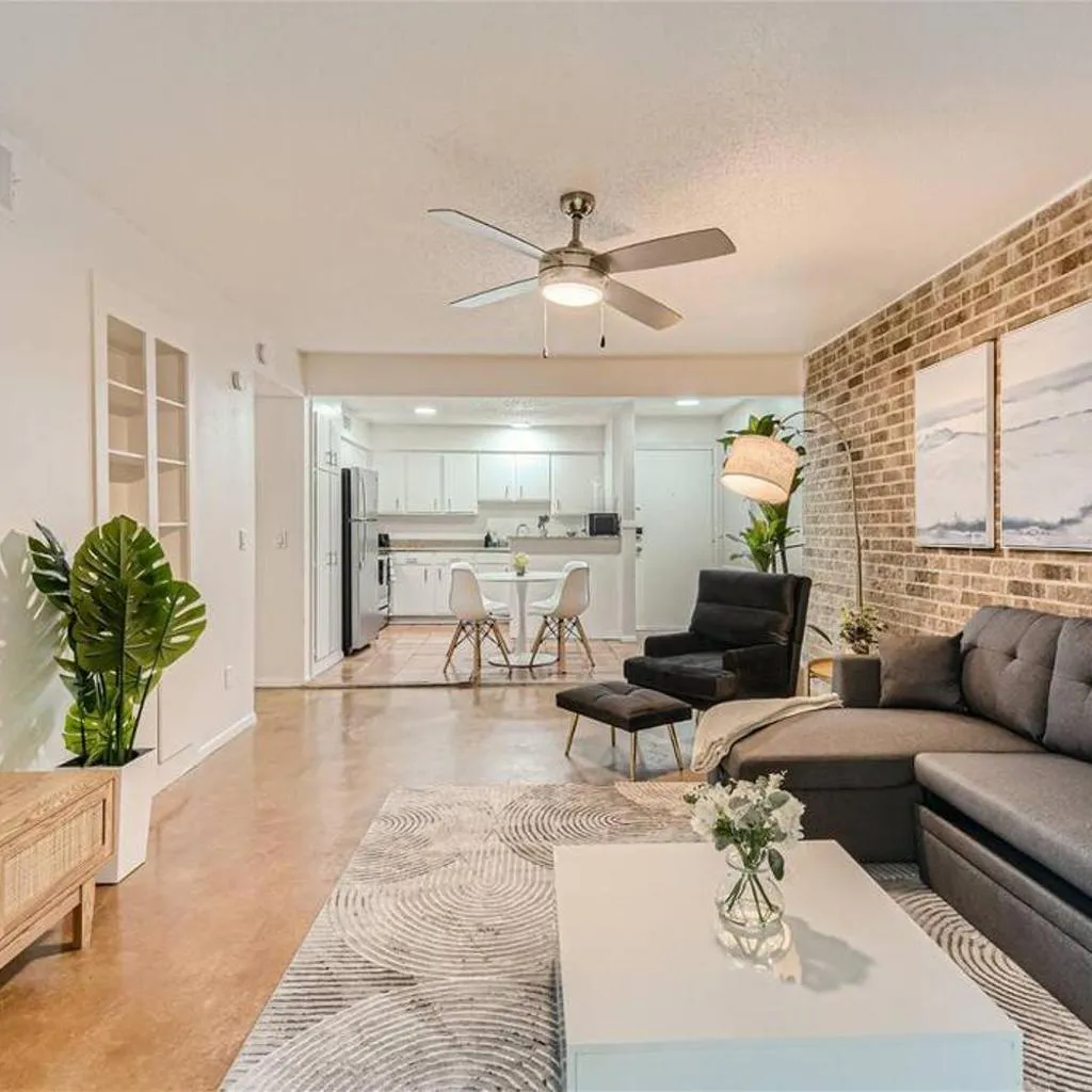 Photograph of Walkable Dtwn 2B Getaway - Sleeps 5 - Pool, Prkg