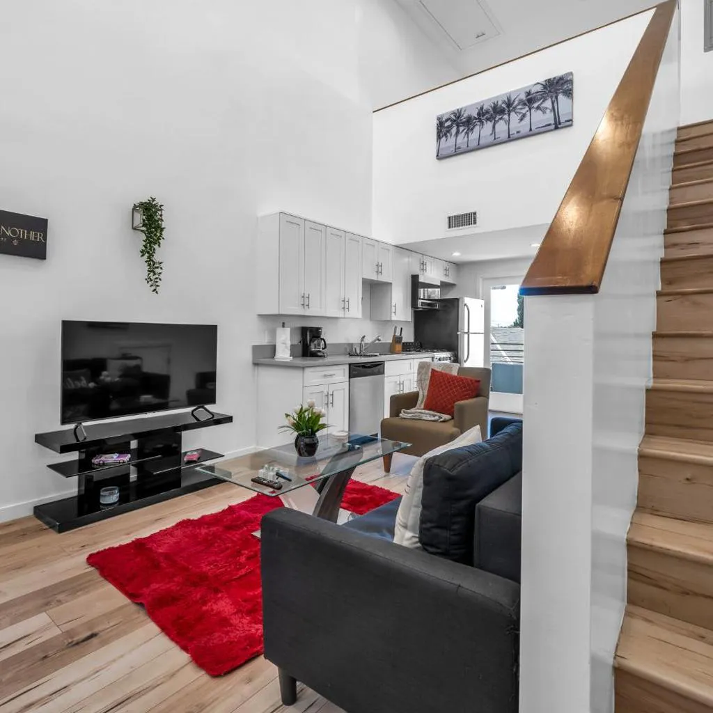 Photograph of Loft Style One Bedroom With Hollywood Sighn Viwe