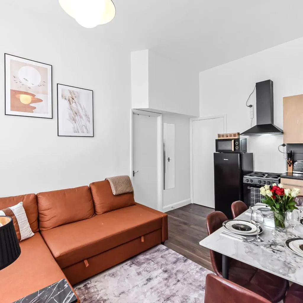 Photograph of 2-Bedroom Apartment in Central London Opposite Station