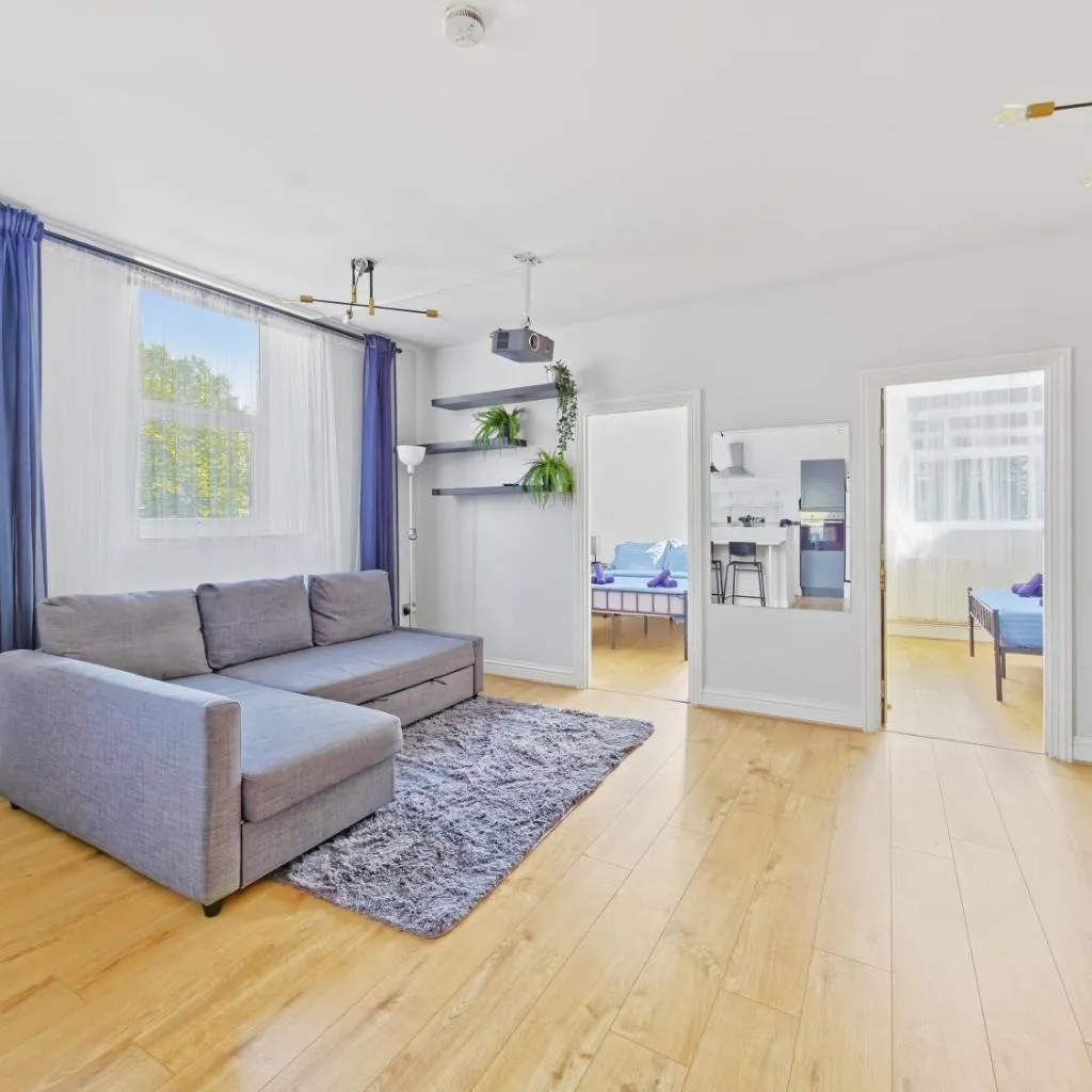 Photograph of Near South Wimbledon Station, 2BR, Sleep 7, King beds