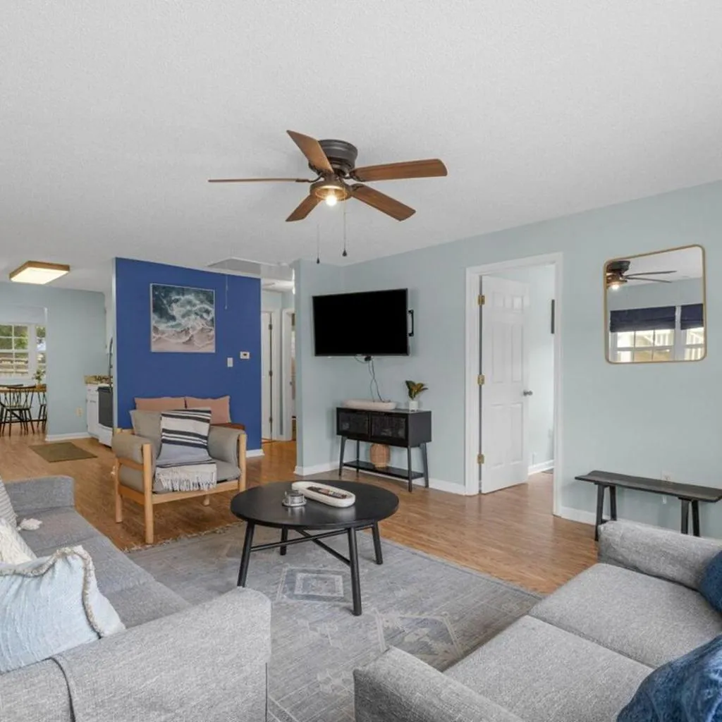 Photograph of Lovely 3Br House Beach Access Sm Dogs V384