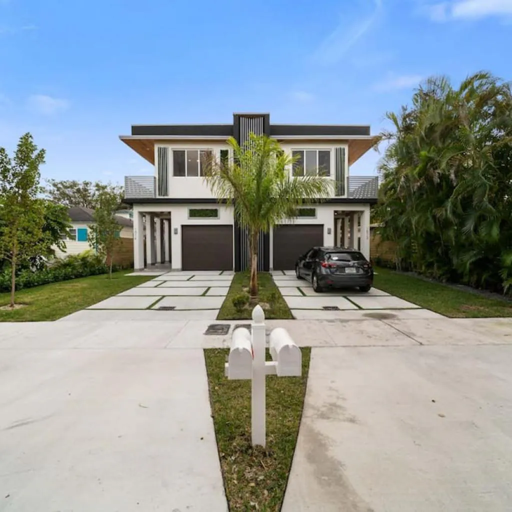 Photograph of Luxury Home w 2 Pools near Beach