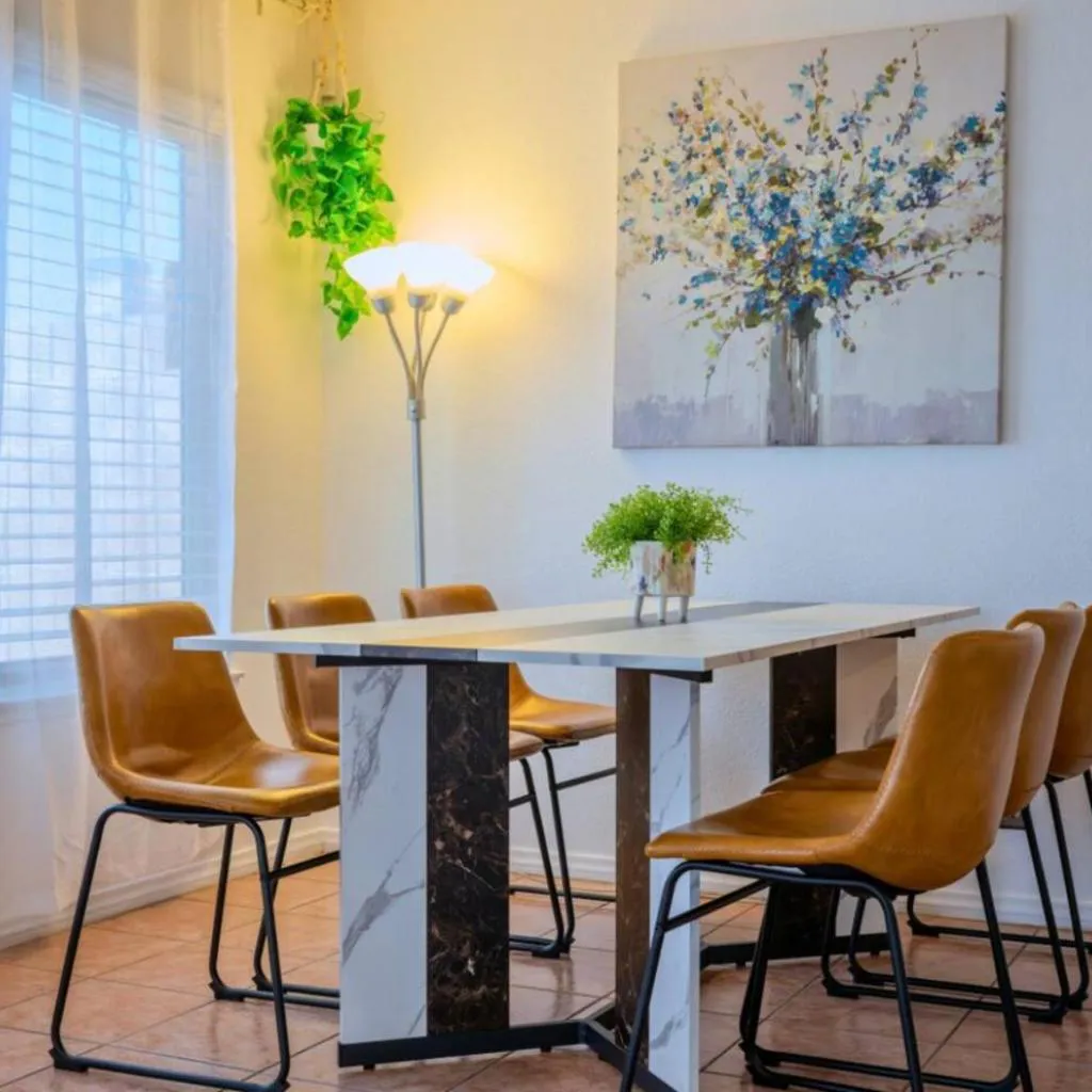 Photograph of Stylish 3-Bedroom Las Vegas Getaway with Amenities