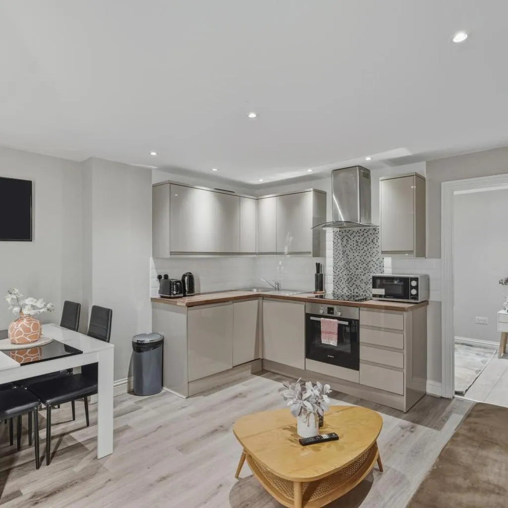 Photograph of Stylish Gem in a Prime Holland Park Location