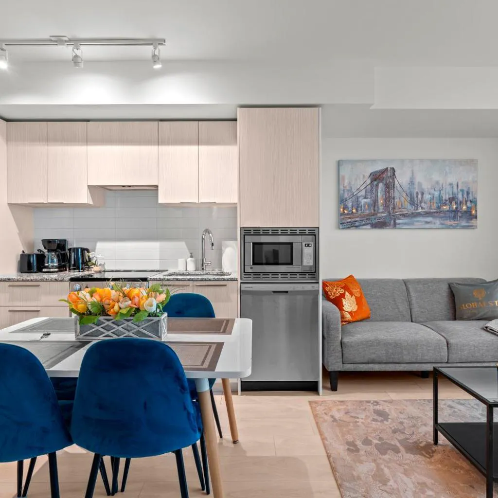 Photograph of New Modern 1Bd & Den in Downtown Toronto