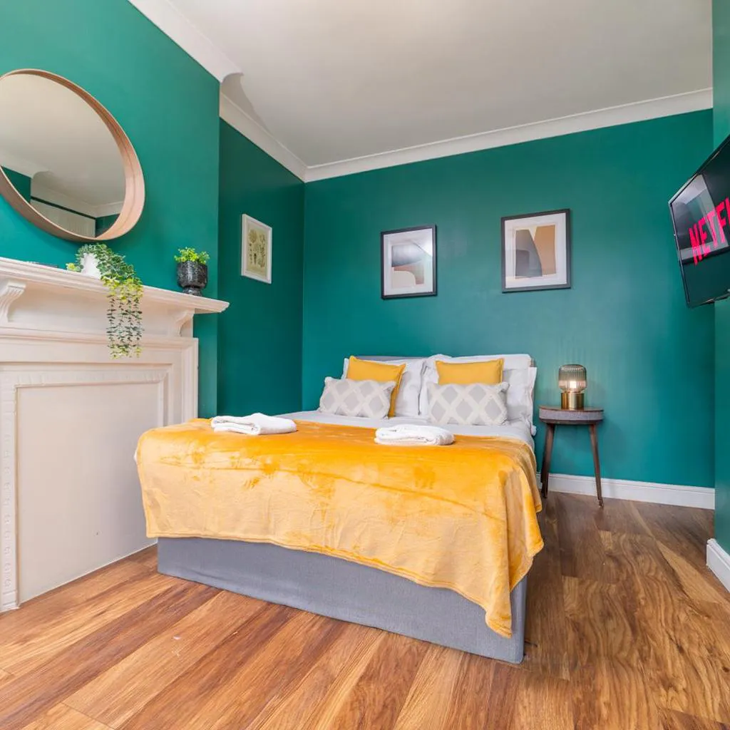 Photograph of Bright West London Studio Apartment in Kensington