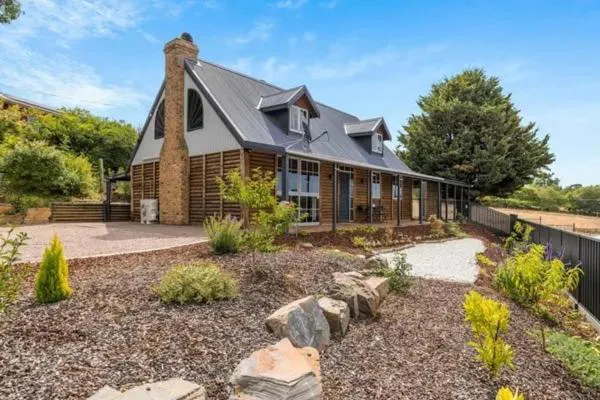 Photograph of Hahndorf Log Cabin