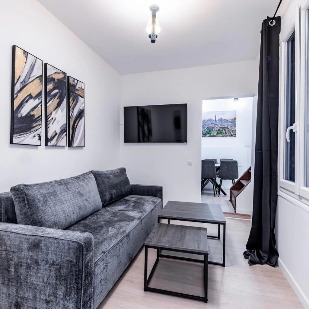 Photograph of Modern Courtyard House 6mn from Gare Montparnasse