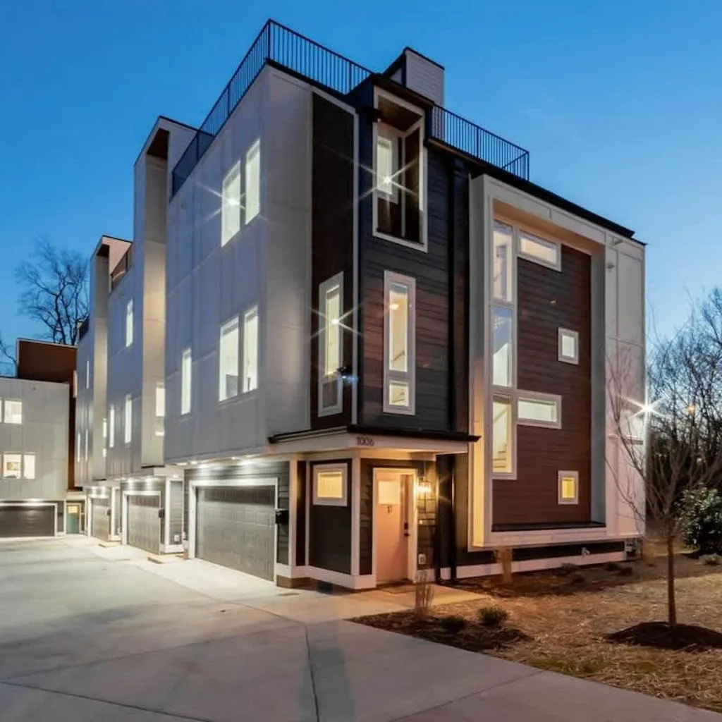 Photograph of 4BD Townhome East Nash with Rooftop 12ppl