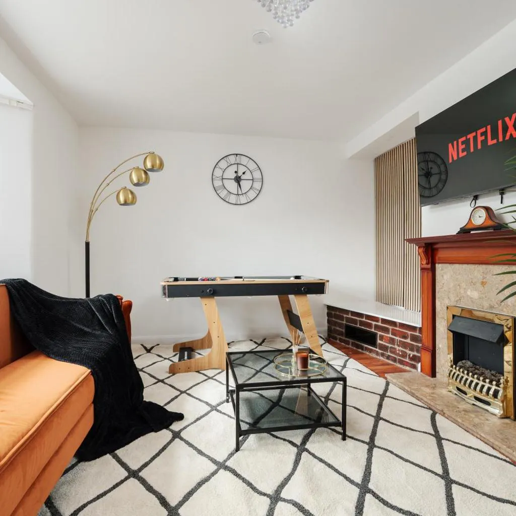 Photograph of Exotic 3bd home - COOP - Etihad - Pool Table