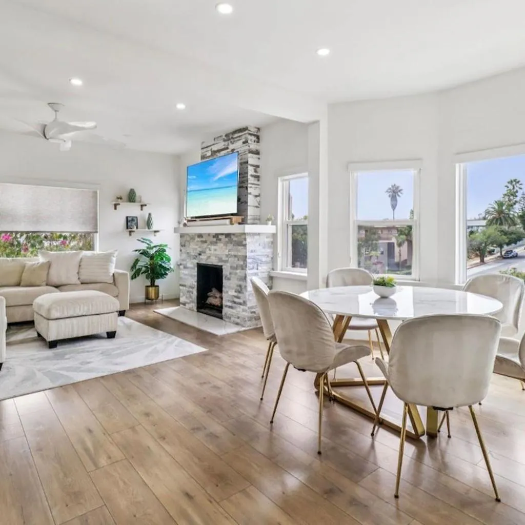 Photograph of 5BD, 3BA Modern Luxury Home with yard in center of SD
