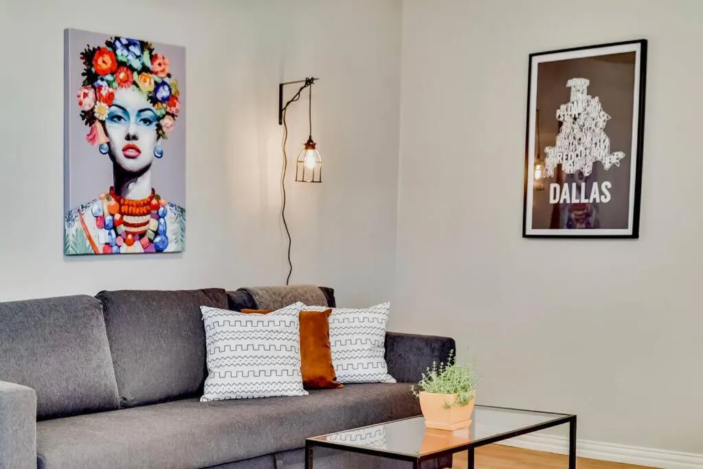 Photograph of Dallas Boutique Flat - Arboretum Tickets Included
