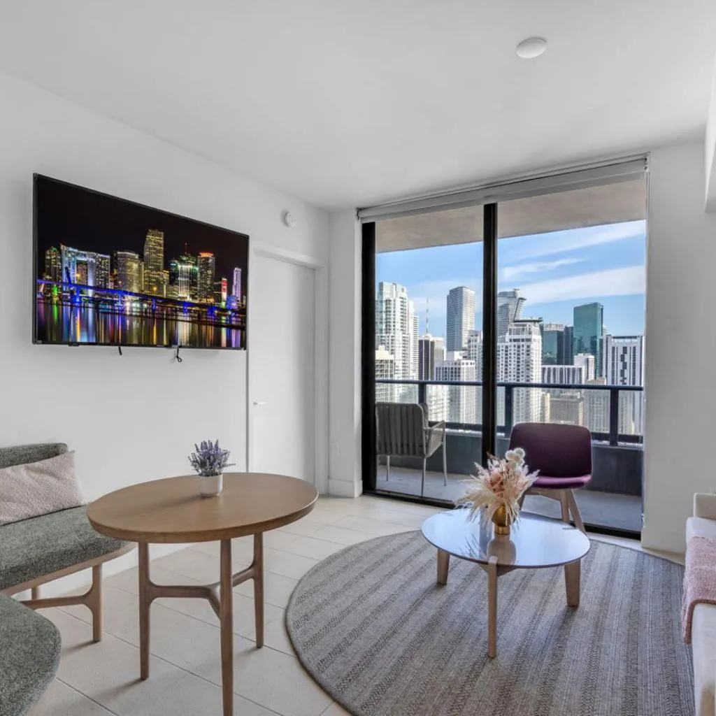 Photograph of Bright and Breezy 1 Bed Unit With Water and City Views