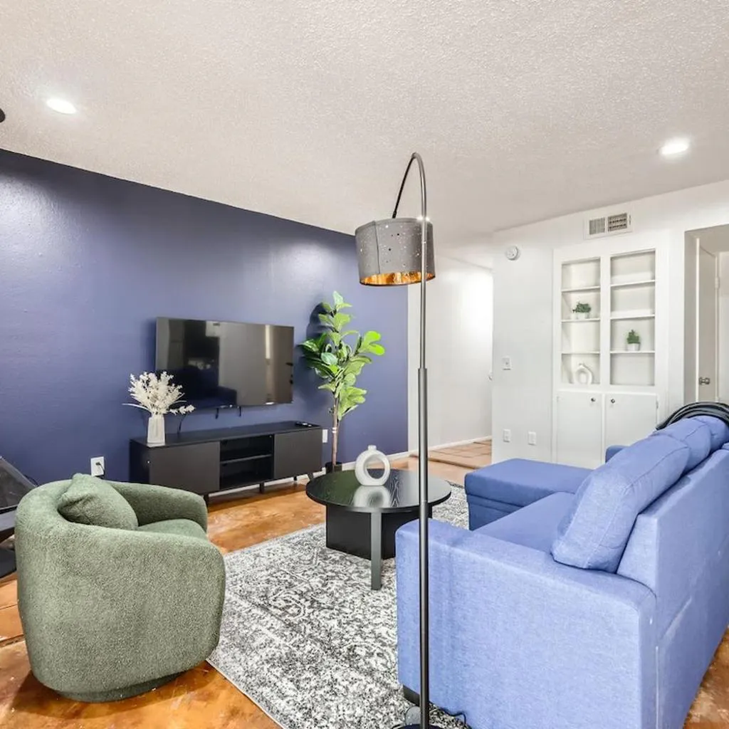 Photograph of Your Comfy King Suite Getaway - Sleeps 4 - Pool, Prkg