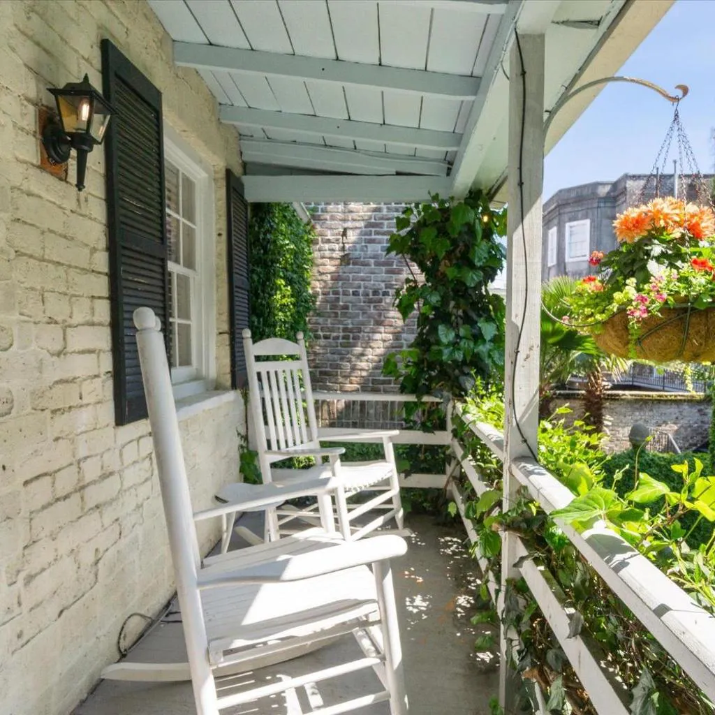 Photograph of 16 E Jones Carriage House