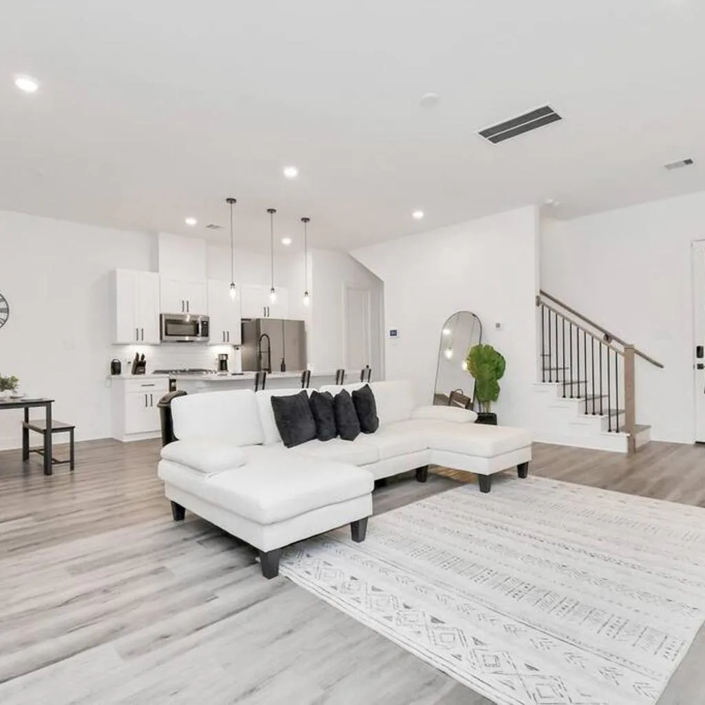 Photograph of Stylish 4 Beds - Min to Downtown With Backyard