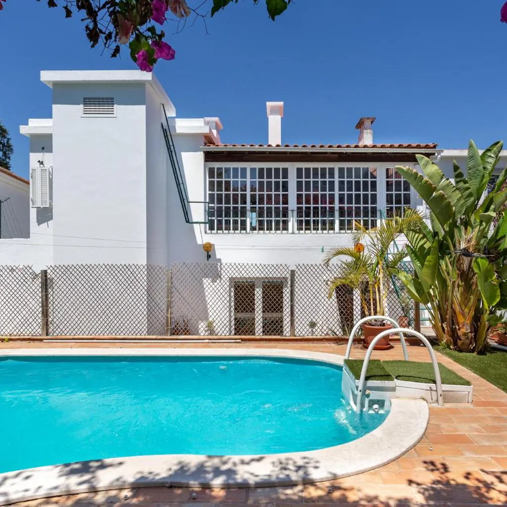 Photograph of Family Villa in Lisbon ,Heated Pool ,Elevator,Parking,6 Bedrooms,Sleeps 14