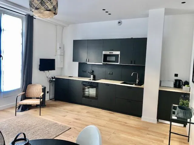 Photograph of Luxe Parisien - Petit Varenne