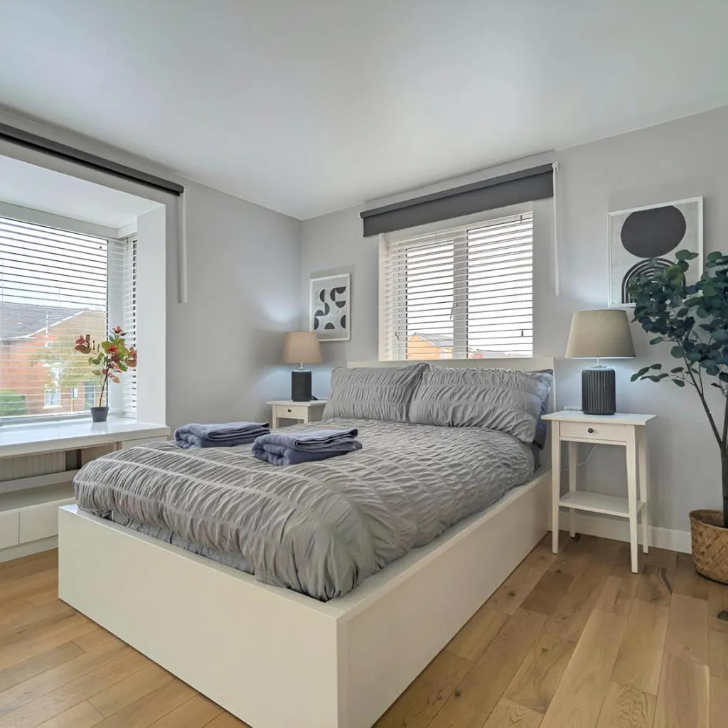 Photograph of Spacious 5BR Home Near Central Liverpool Parking