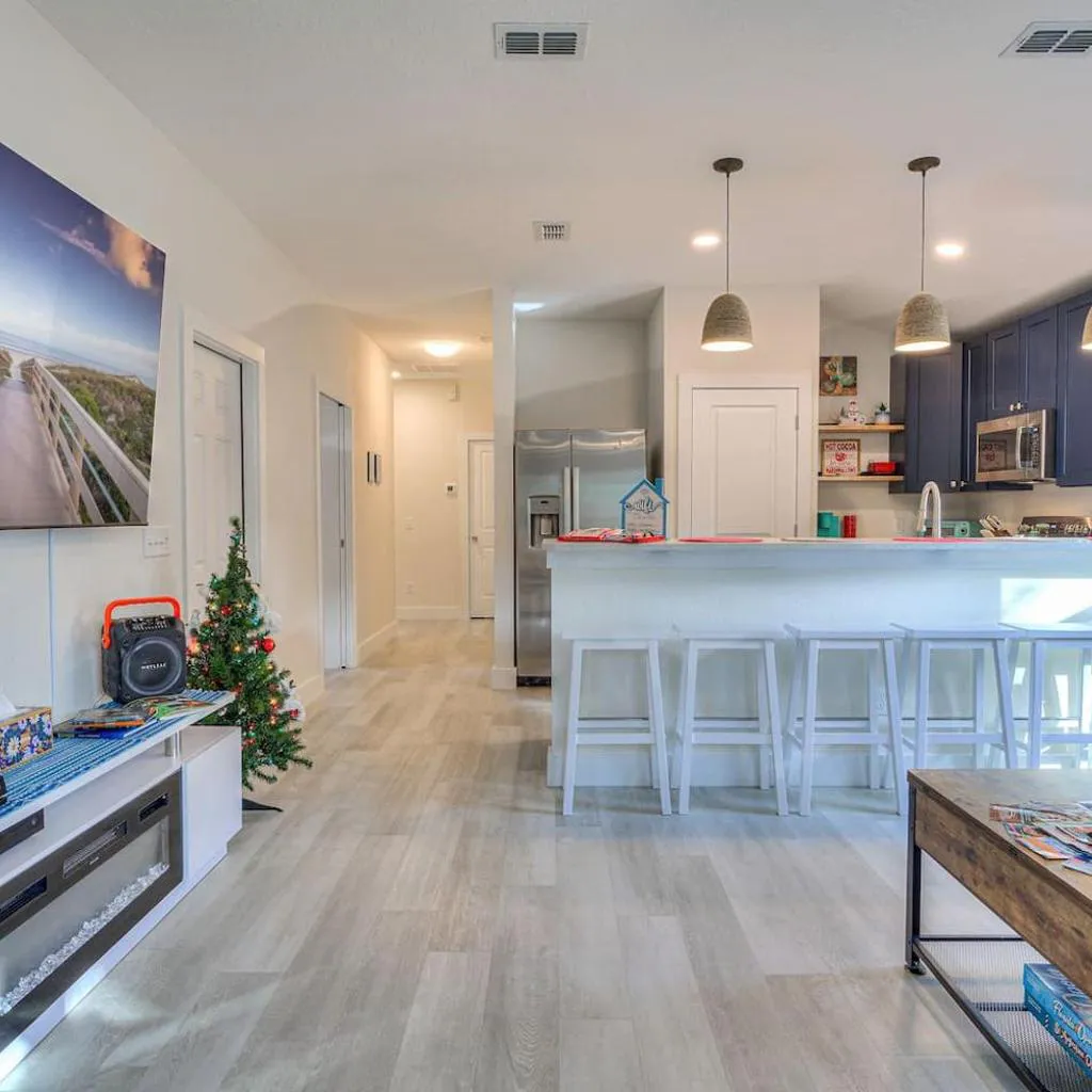 Photograph of Close to downtown, 3BR,6Beds,Movies, Ping Pong,Fun