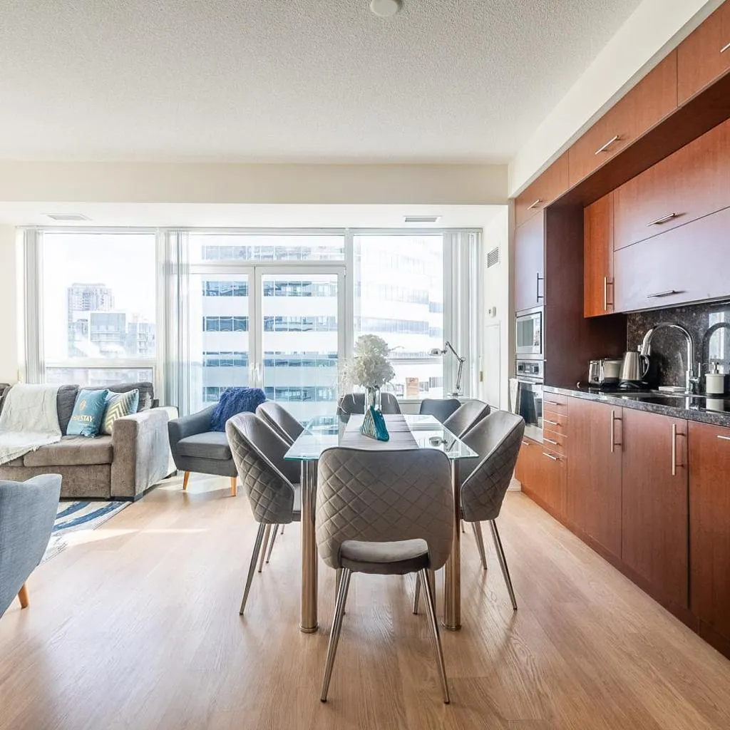Photograph of Cozy 1 BR & Den Condo in North York Free Parking
