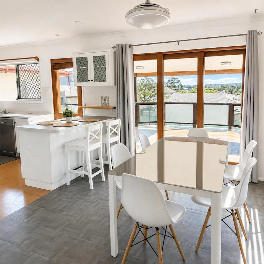 Photograph of Entire house with 7BR 2 livings in top location