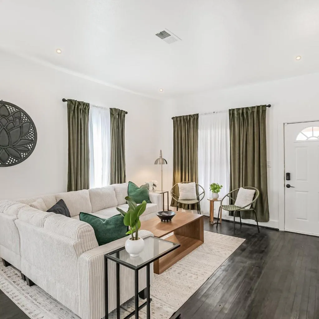 Photograph of Historic Third Ward Home Sleeps 6 Near DT