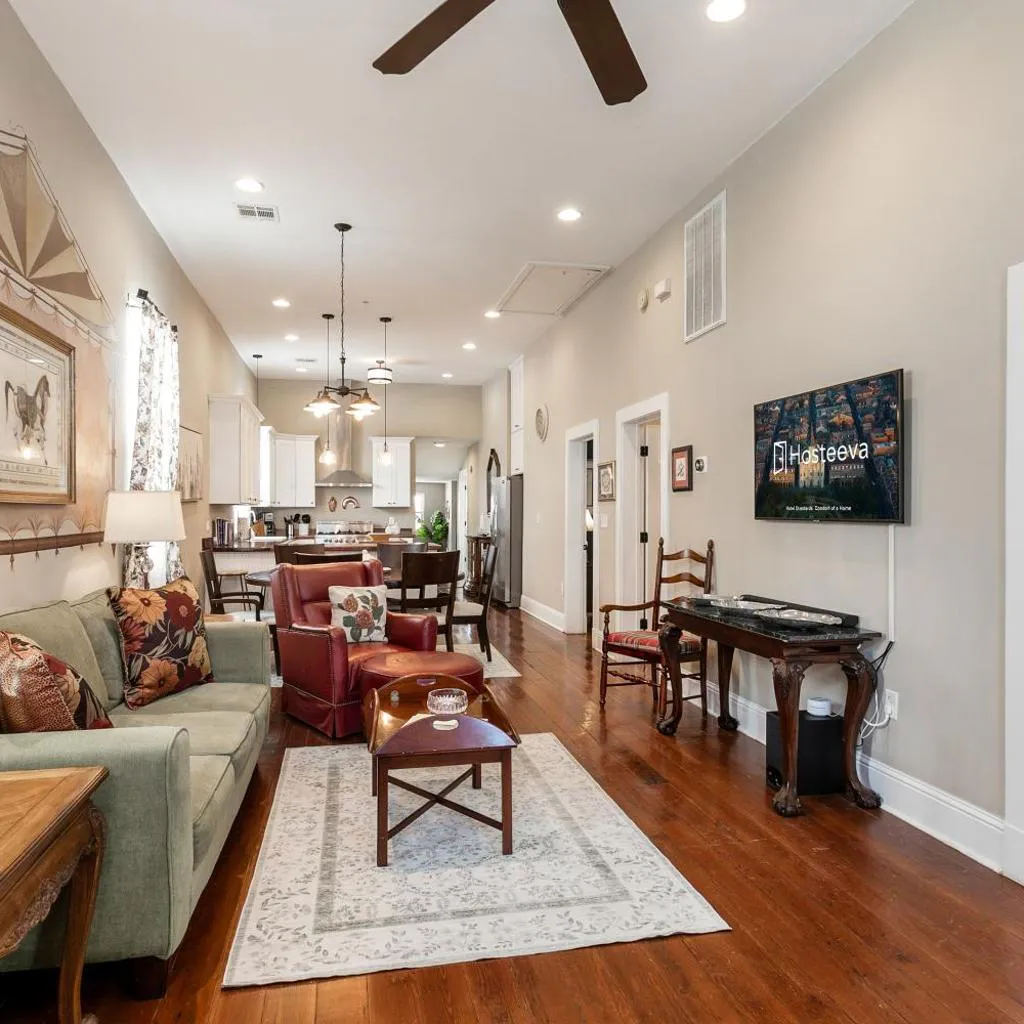 Photograph of 4BR Luxury Uptown Retreat w Private Heated Pool