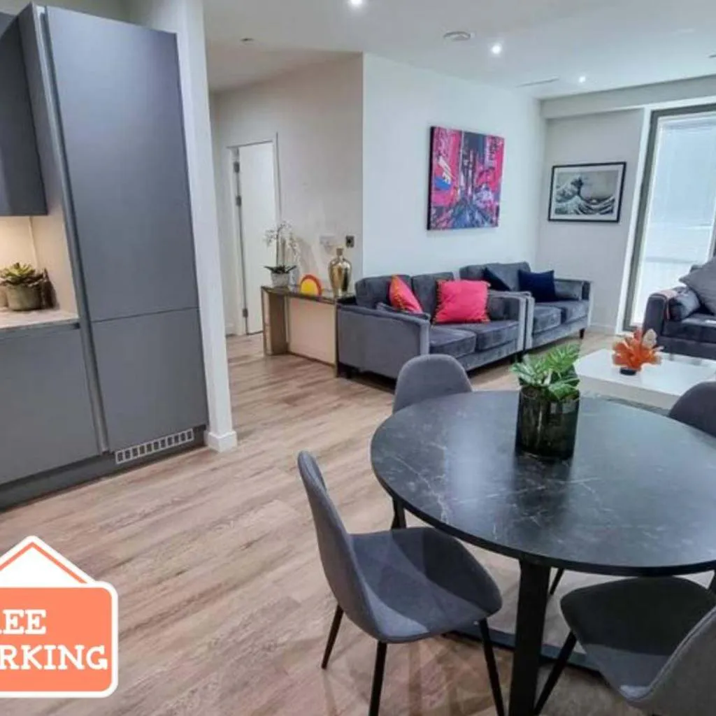 Photograph of 4 Bed Townhouse Free Parking Piccadilly