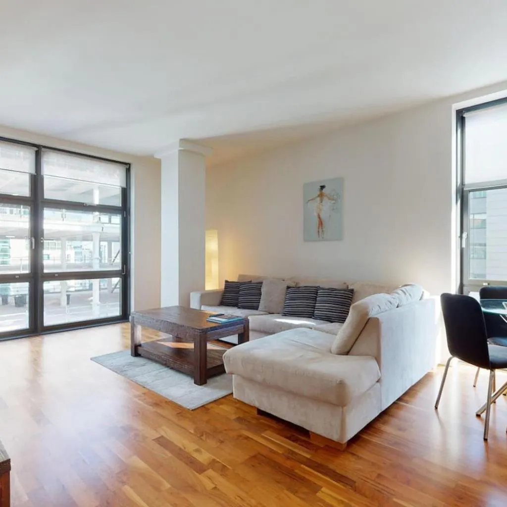 Photograph of Canary Wharf 1-Bed, Sleeps 4, 3-Min To Station