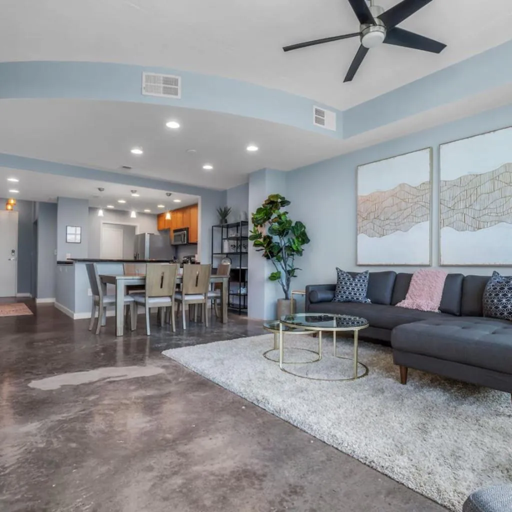 Photograph of Luxurious 2 Beds 2 Baths Downtown Apartment