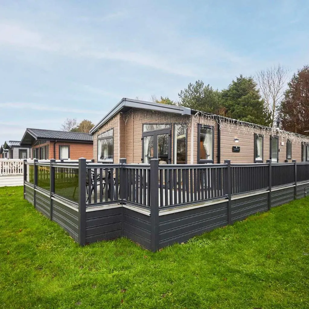 Photograph of Four Seasons Lodge with Hot Tub