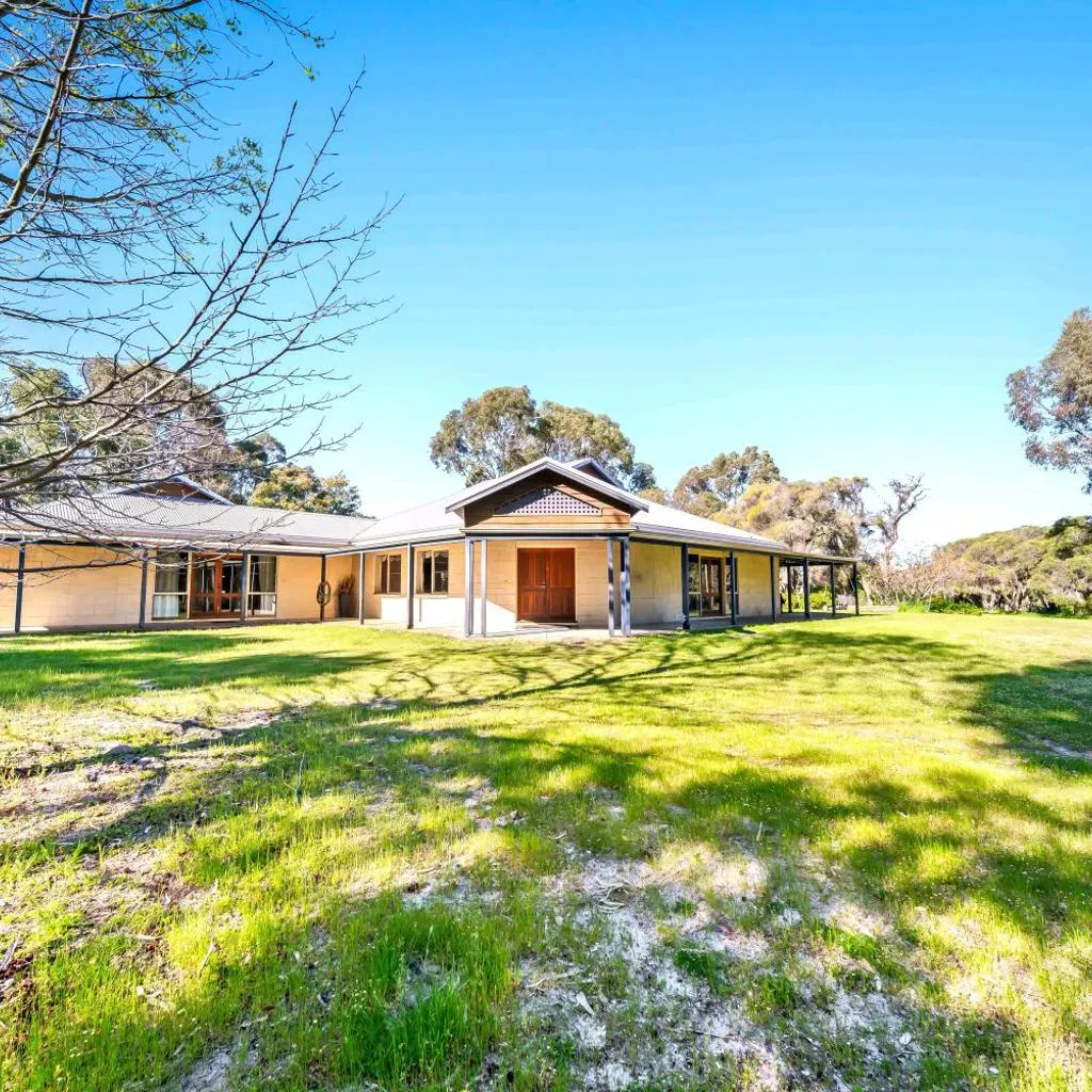 Photograph of Cockburn Airoprt 6BR Farmstay nr Fremantle&Beach
