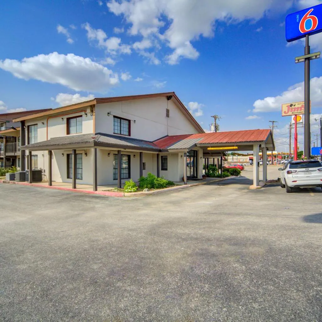 Photograph of Motel 6 San Antonio, TX I-35 North Corridor