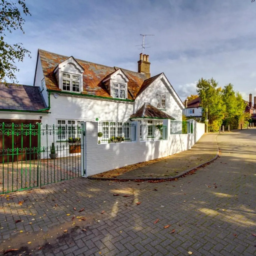Photograph of Holiday Home of the Month! Finchley, Sleeps 5