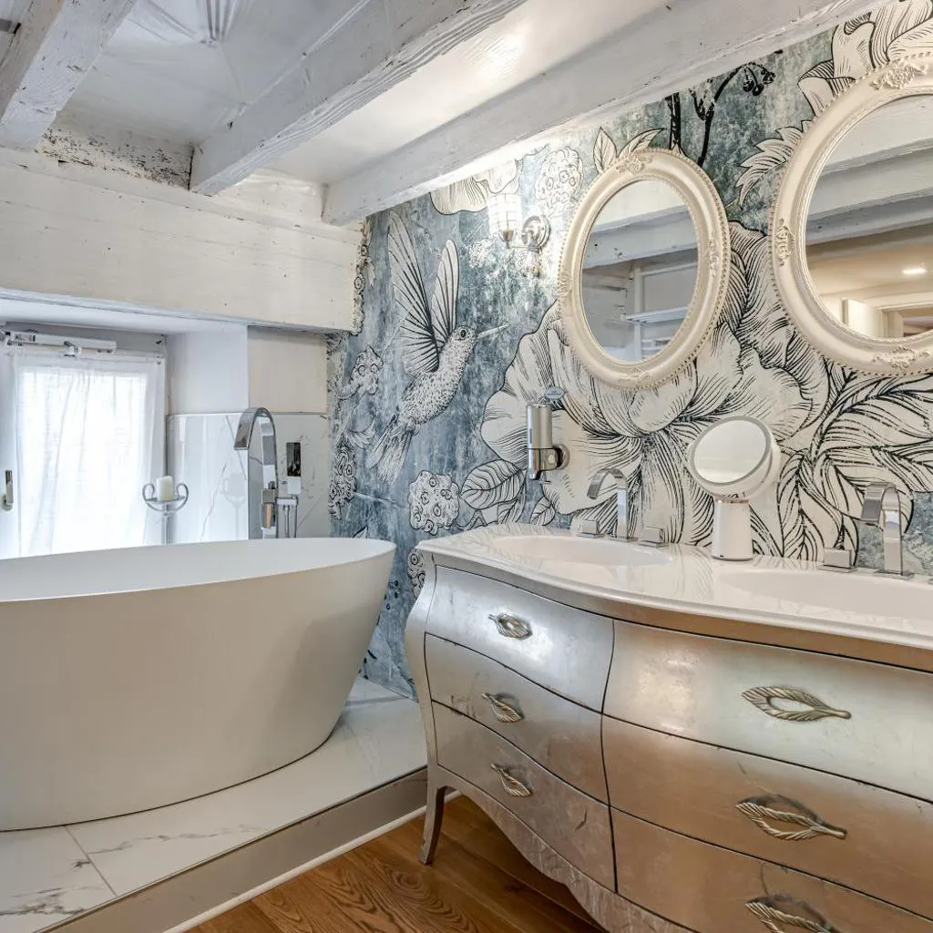 Photograph of Peruzzi Royal Suite