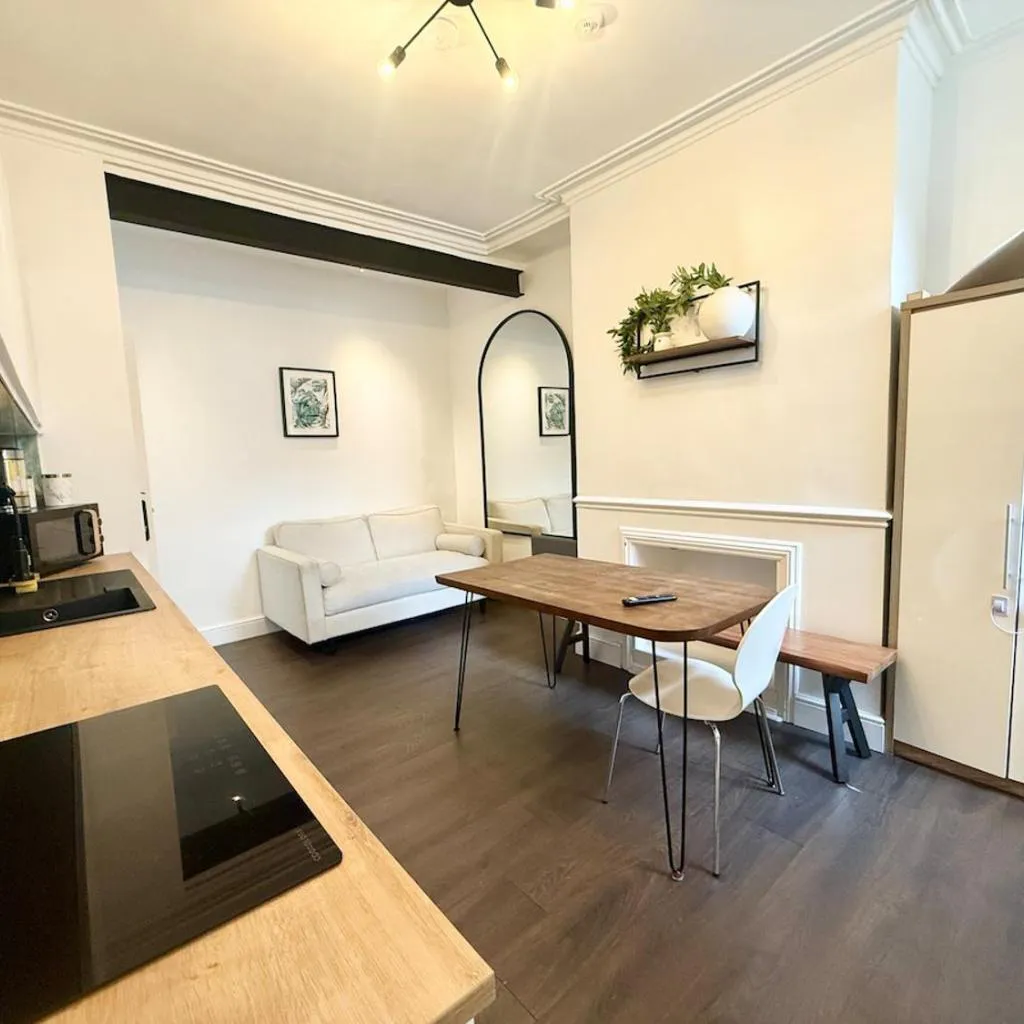 Photograph of Cozy Ground Floor 2BR Flat - Garden Access & Parking - Near Anfield