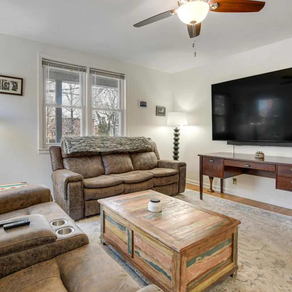 Photograph of Spacious Chicago Group Home! Walk to Train & Eats