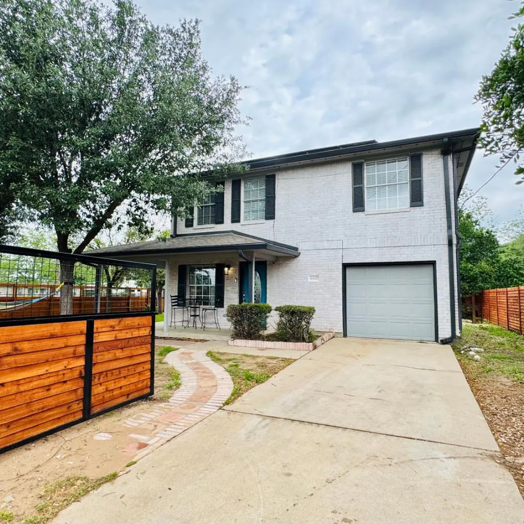 Photograph of Austin Hotspot I Minutes to Airport, Downtown and F1