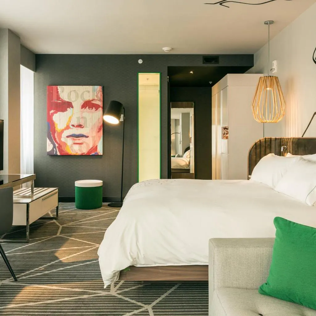 Photograph of Renaissance Montreal Downtown Hotel