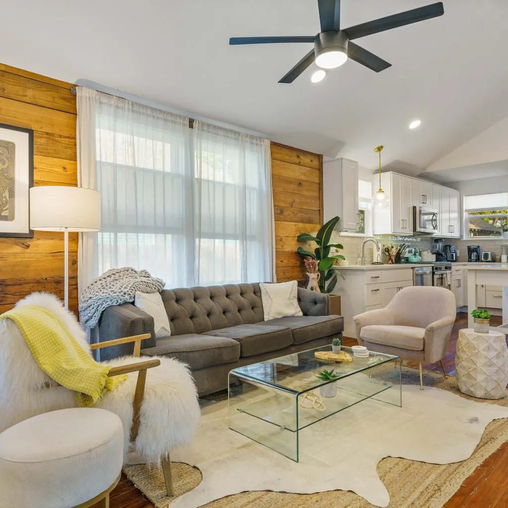 Photograph of Pet Friendly East Cesar Chavez Home Near Downtown