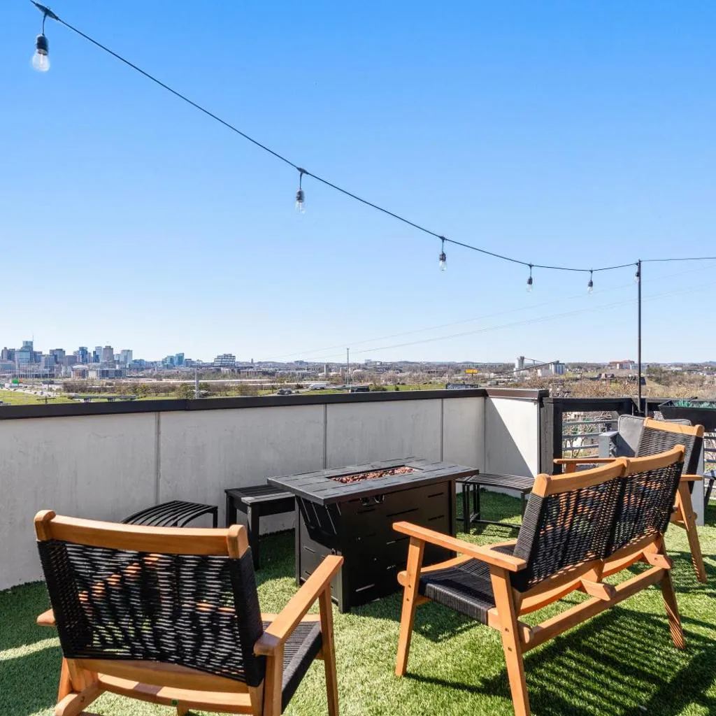 Photograph of 8min to Downtown with Rooftop Golf Grill and Firepit