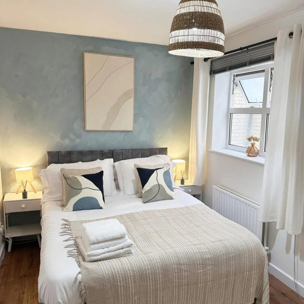 Photograph of 2 Bed Home Near London Bridge with Private Garden