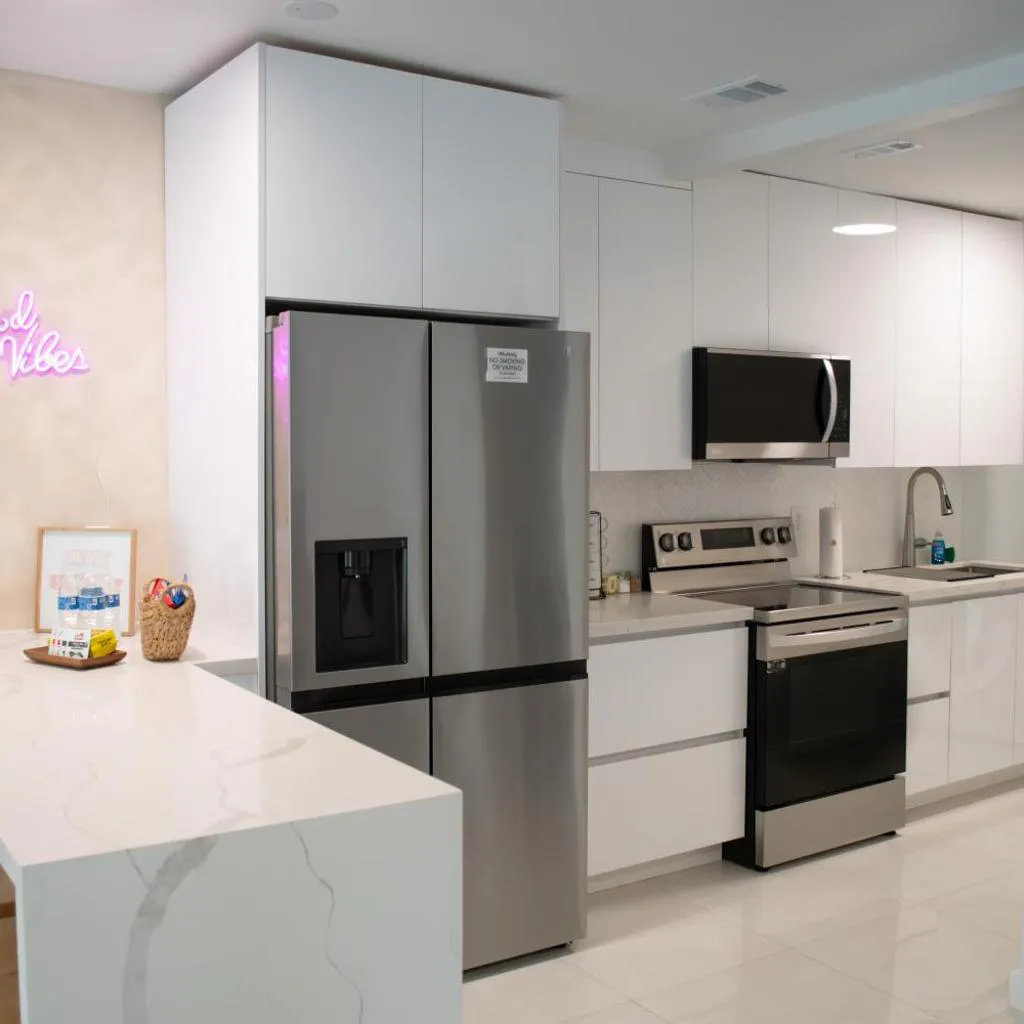 Photograph of Villa Roads - Ideal Stay in Miami - King - Bed Parking - Near Airport, Brickell, Coconut Grove, Little Havana, Wynwood & Calle 8