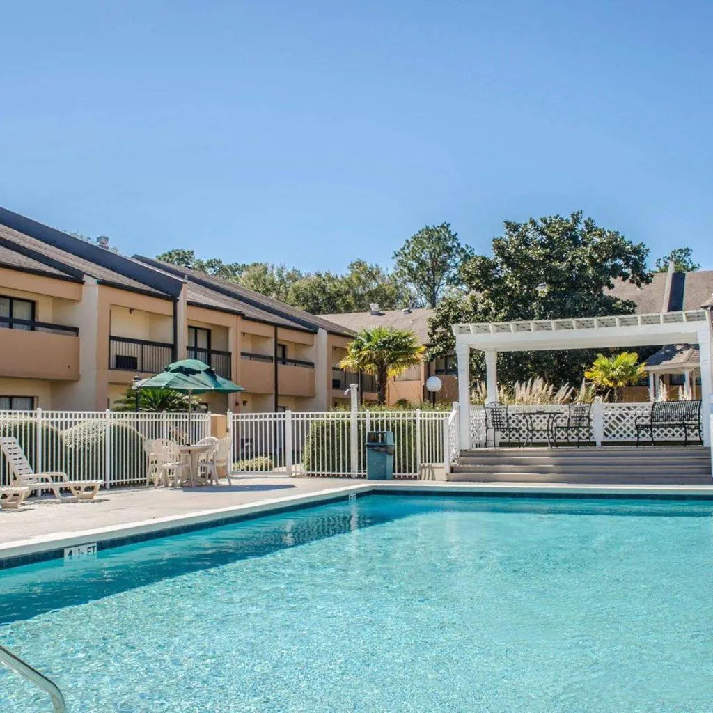 Photograph of Quality Inn & Suites Pensacola Bayview